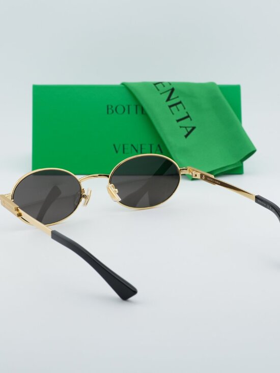 Bottega Veneta BV1470S 001 Oval Sunglasses - Gold\\Grey